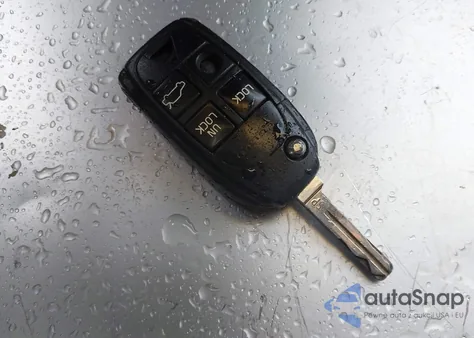 2004 Volvo V70 2.5T z USA, uszkodzony, nr VIN YV1SW59V542443106